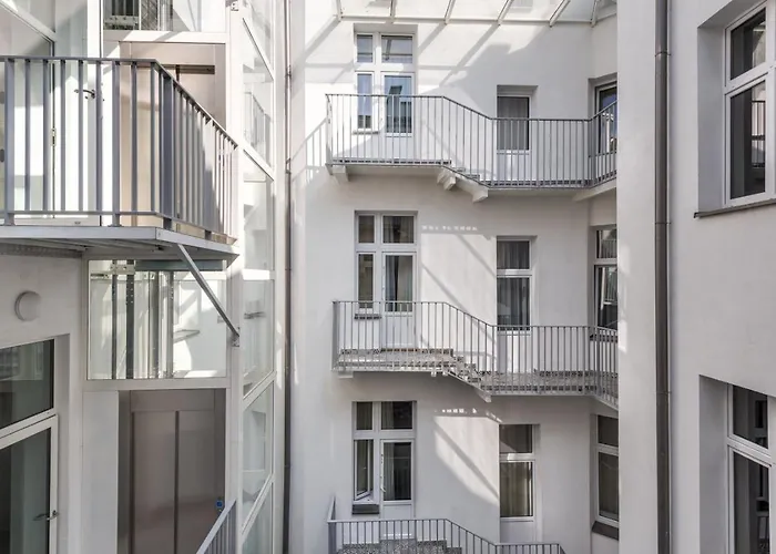 Old Town Apartments - B34